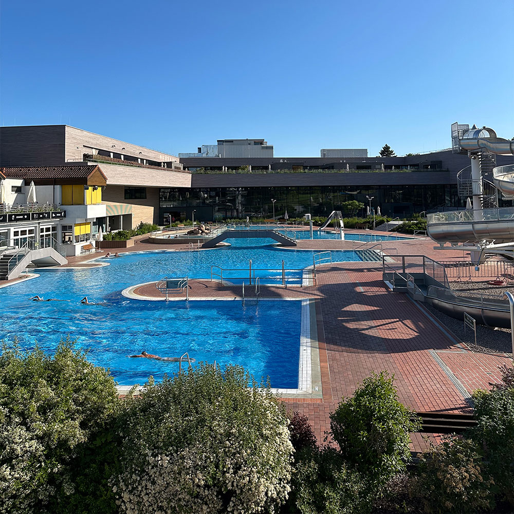 Freibad Erlebnisbecken im Sommer
